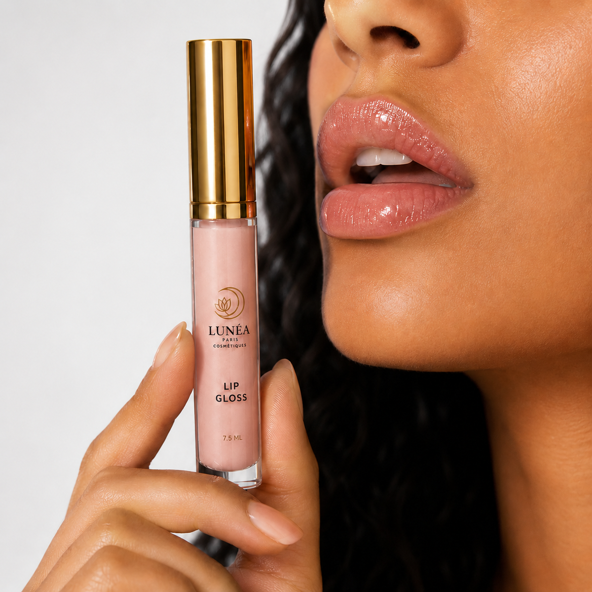 LIP Gloss Labial Hidratante LUNÉA Paris 7.5ml – Brilho Intenso e Toque Suave